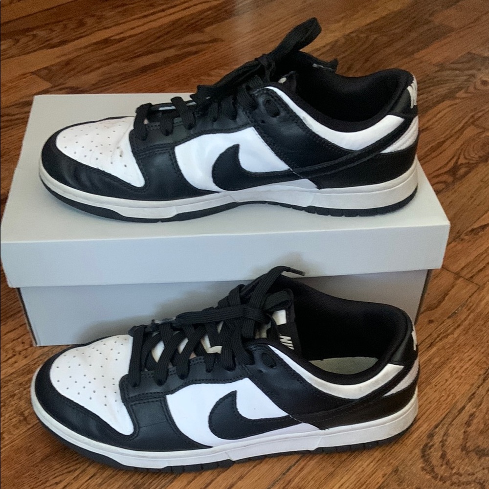 Nike Black and White Dunk Low Sneakers 🏀🔥🔥🔥 MENS SIZE 10